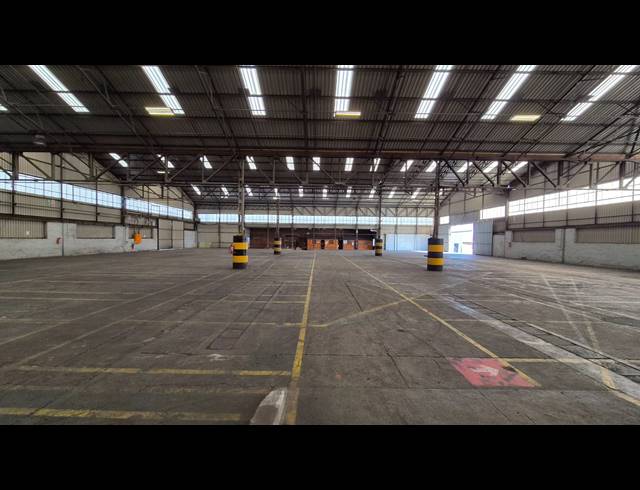 2,641M² WAREHOUSE TO LET IN LILIANTON